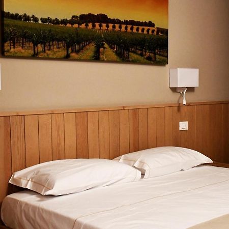 Eco Rooms & Apartments Voghera Esterno foto