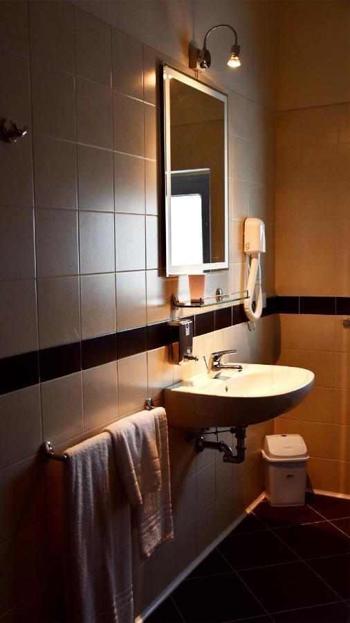 Eco Rooms & Apartments Voghera Esterno foto