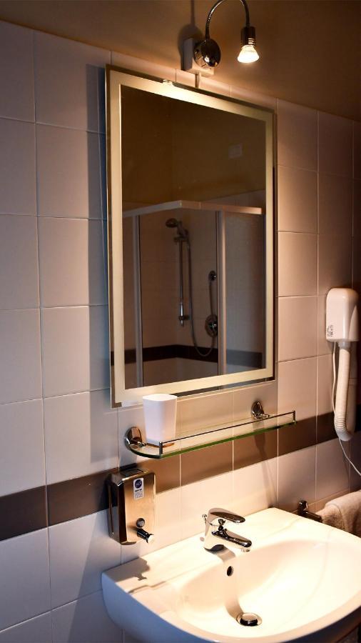 Eco Rooms & Apartments Voghera Esterno foto